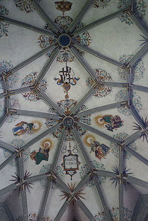 Rippengewölbe mit Malereien in den Flächen