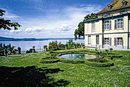 Schloss Arenenberg mit dem See im Hintergrund