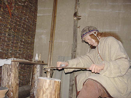 Installation "Bronzegießer bei der Arbeit"