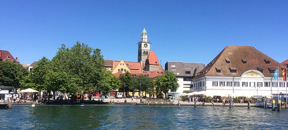 Landungsplatz mit dem alten Kornhaus, der "Greth"