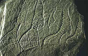 Schieferplatte mit Frauendarstellung