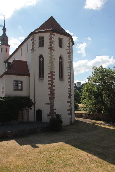 Neckarelz: Der im 14. Jahrhundert angebaute Chor im Hauptgeschoss des Geb&auml;udes, heute Chor der katholischen Kirche. 