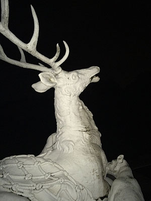 Obelisk und Vase in der Querachse des Schwetzinger Zirkelparterres.