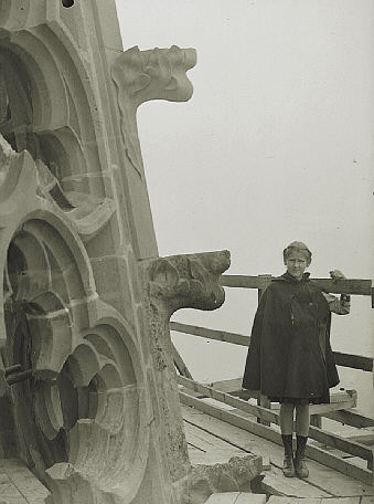 An der Außenhaut des Turmhelms