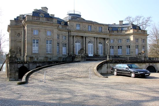 Schloss Monrepos: Auenansicht von Norden