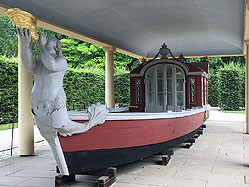 Die Tritonengondel von 1800 im Schlossgarten Pillnitz