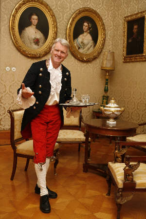 Bei einer Führung mit dem Kammerdiener erfahren die Besucher viel Interessantes über den früheren Alltag auf Schloss Sigmaringen.