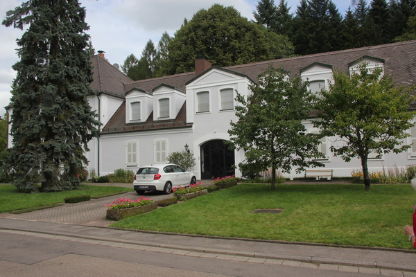 Homburg: Am Fu&szlig; des Karlsbergs liegt der Karlsberger Hof, ein zum Schlosskomplex geh&ouml;rendes Wohn- und Wirtschaftsgeb&auml;ude.