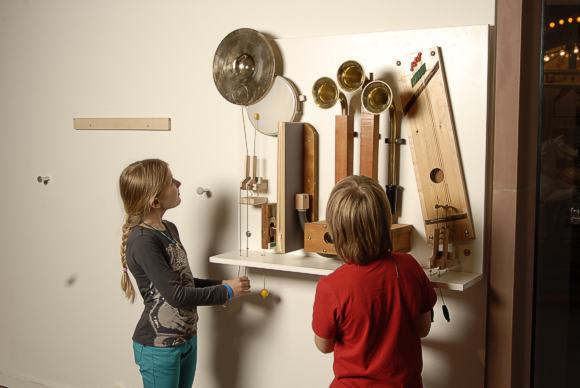 Experimentierstation. &copy; Badisches Landesmuseum Karlsruhe / Foto: Thomas Goldschmidt 