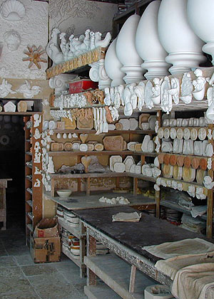 In der Werkstatt eines Gipsabgießers