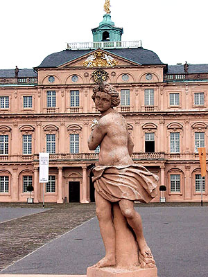 Schloss Rastatt, Ehrenhof