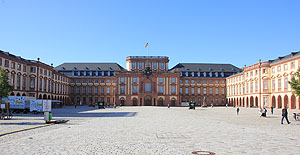 Schloss Mannheim, Ehrenhof