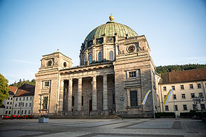 Dom St. Blasien mit der klassizistischen Säulenvorhalle