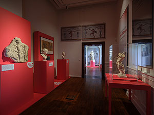Ausstellungsräume mit Bronze- und Marmorbildwerken
