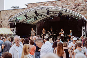 Ruinenkonzert mit der Tuxedo Club Band. 