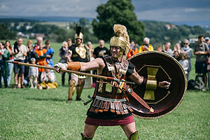 Römischer Gladiator mit Lanze und Schild