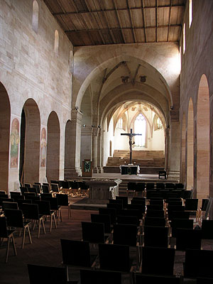 Kloster Lorch, Blick vom Altarraum in Kirchenschiff