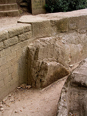 Pont du Gard, Wasserkanal mit Kalkablagerungen.