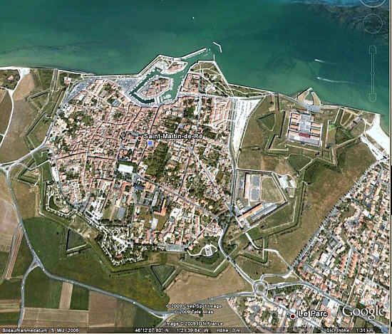 St. Martin de R, Satellitenbild mit der Zitadelle und dem Festungsgrtel um die Stadt