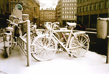 Fahrrad im Schnee, Basel 1978